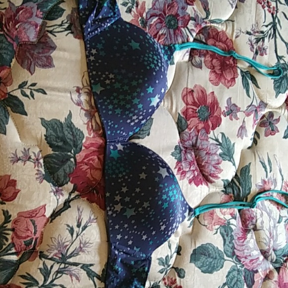 V.S. Bra - Picture 2 of 3